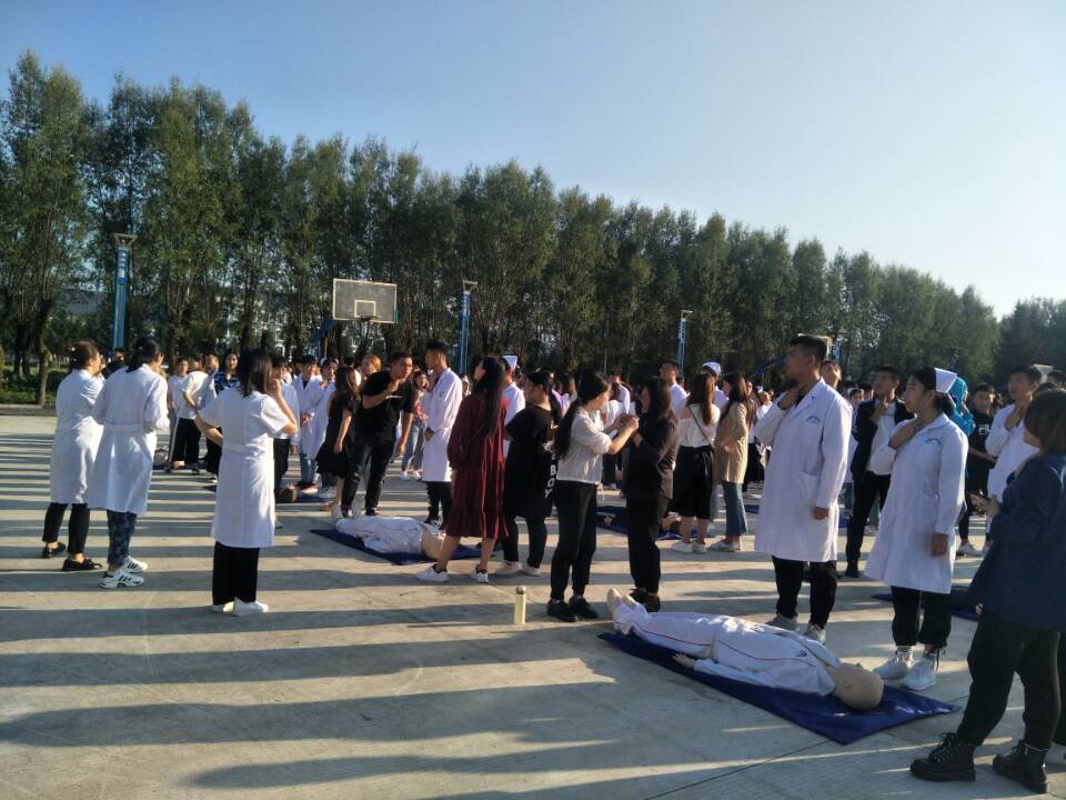 醫(yī)學(xué)技術(shù)學(xué)院心肺復(fù)蘇普及活動