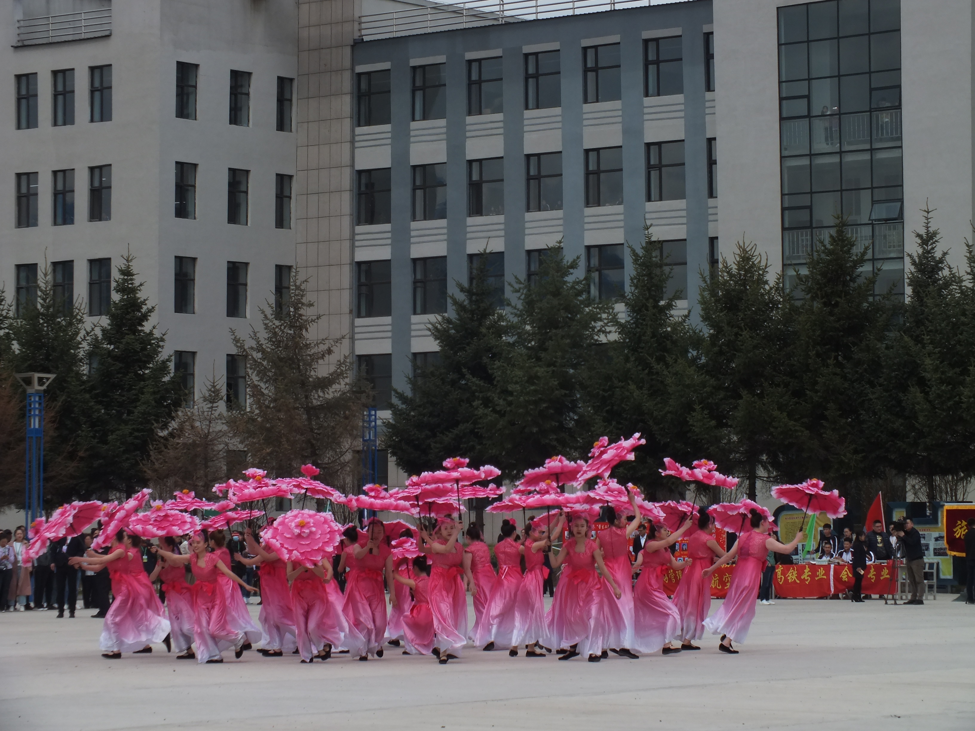 伊春職業(yè)學(xué)院2019年職業(yè)教育活動周首屆“校園開放日”隆重開幕 伊春職業(yè)學(xué)院2019年職業(yè)教育活動周首屆“校園開放日”隆重開幕