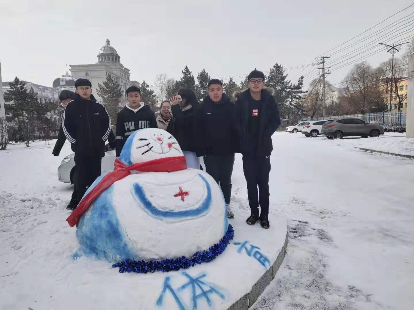 冰雪校園_歡樂你我----醫(yī)學(xué)技術(shù)學(xué)院雪雕大賽