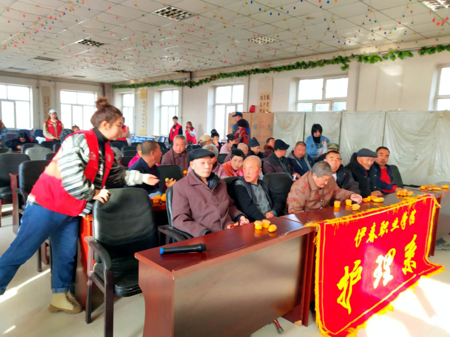 醫(yī)學(xué)技術(shù)學(xué)院情暖三月-------慰問敬老院主題活動(dòng)