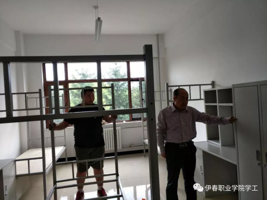 鶯遷喬木_燕入高樓_同心協(xié)力_眾志成城－_我校順利完成第四學(xué)生公寓調(diào)整搬遷任務(wù)