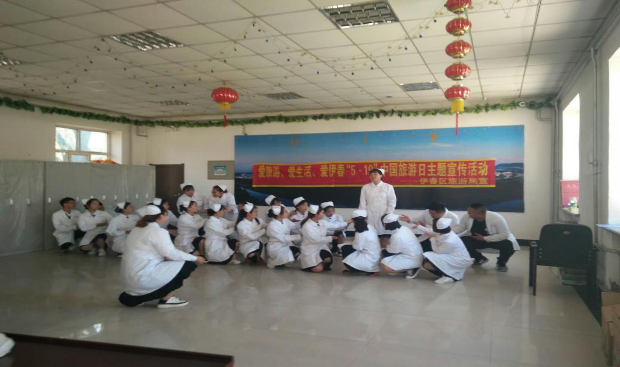 醫(yī)學(xué)技術(shù)學(xué)院涉外護理班開展“用行動給予關(guān)懷、用服務(wù)獻予愛心”主題公益活動