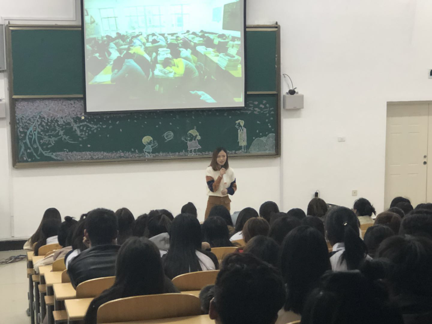 醫(yī)學技術學院“學會感恩、與愛同行”巡回演講完美收官