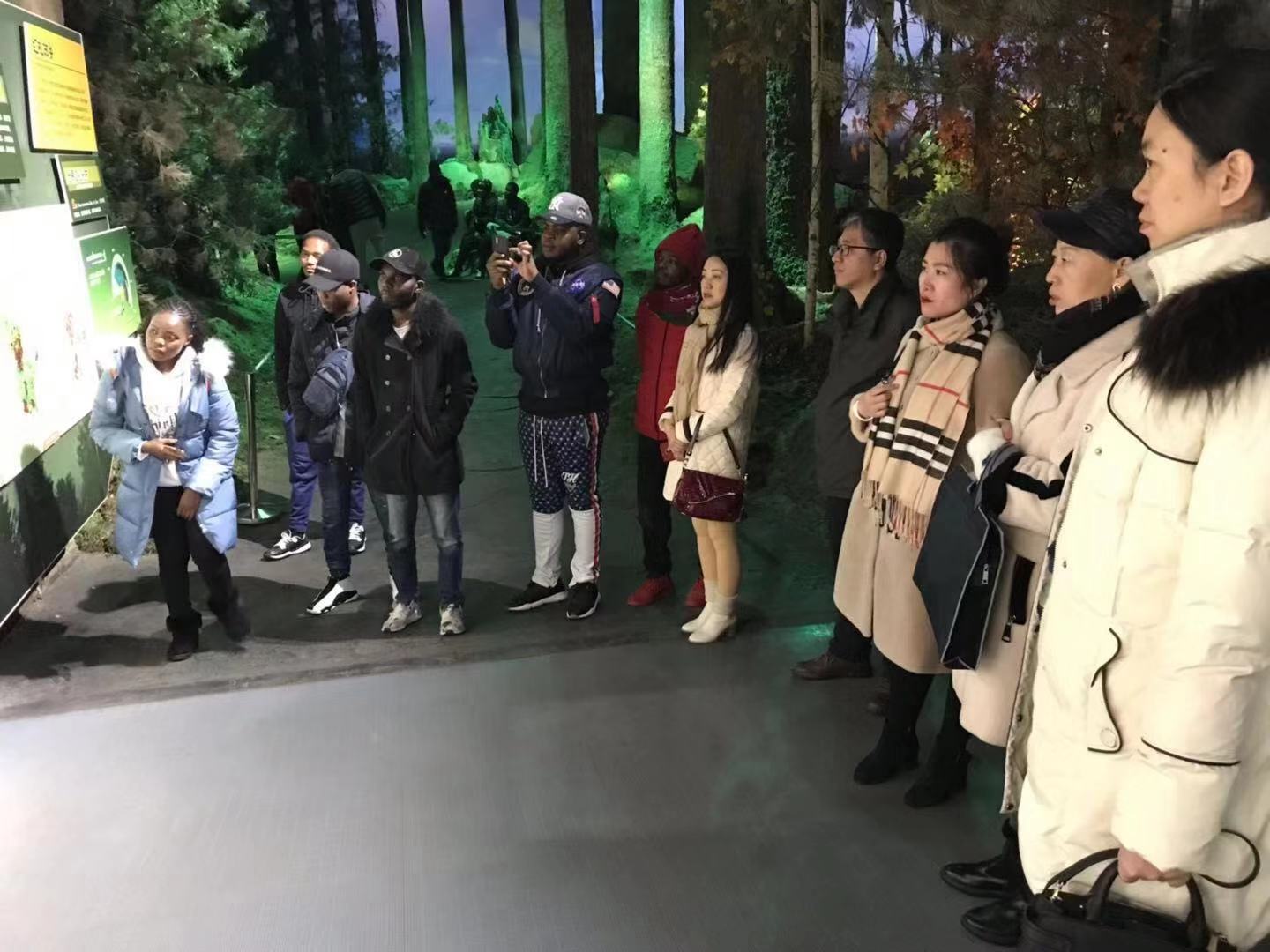 開啟文化之旅，領略林城之美——記我校留學生參觀伊春森林博物館