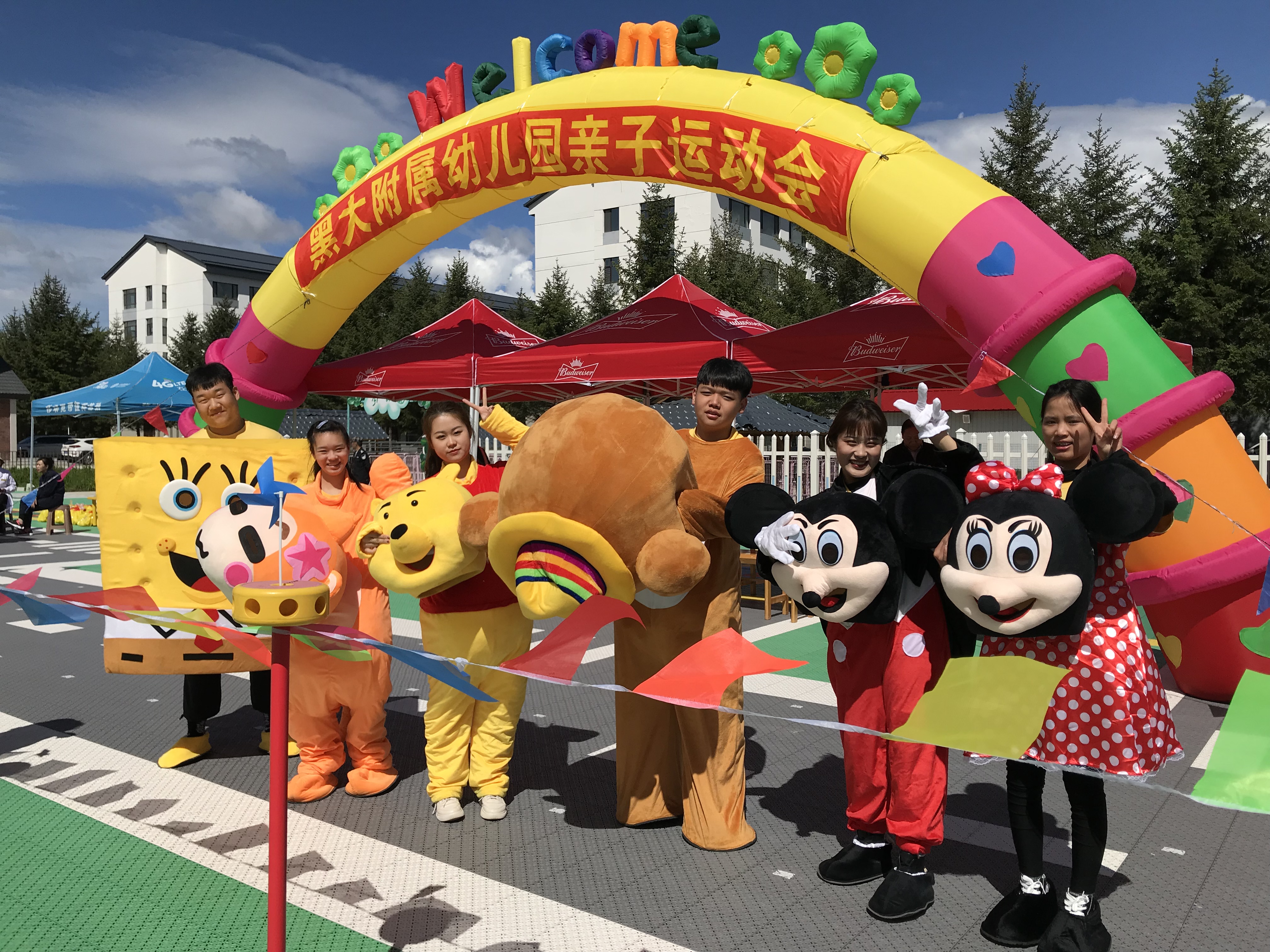 伊春職業(yè)學院師范學院參與附屬幼兒園親子運動會報道