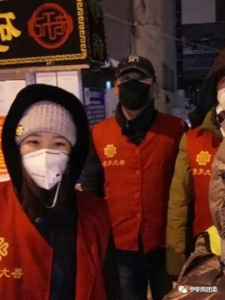 職院學(xué)子用實際行動踐行“雷鋒”精神