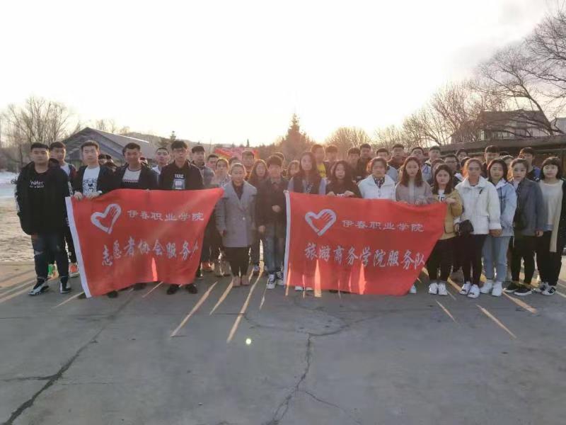 弘揚(yáng)雷鋒精神，快樂志愿服務(wù)我院積極開展學(xué)雷鋒志愿服務(wù)活動(dòng)