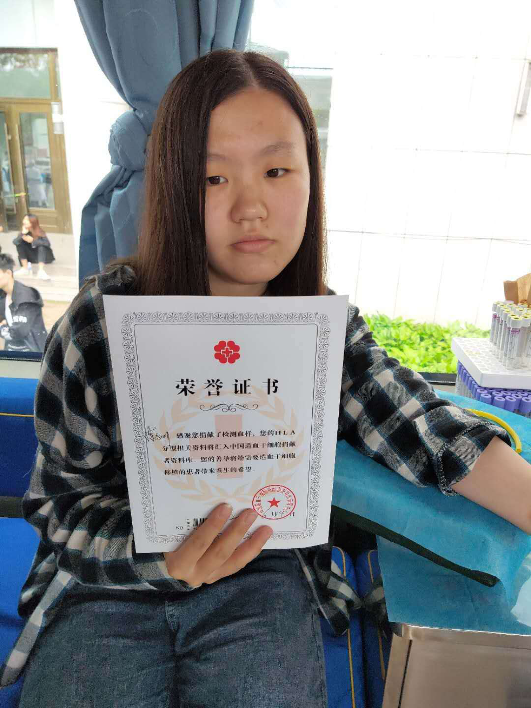 愛(ài)心凝聚力量_奉獻(xiàn)鑄就青春