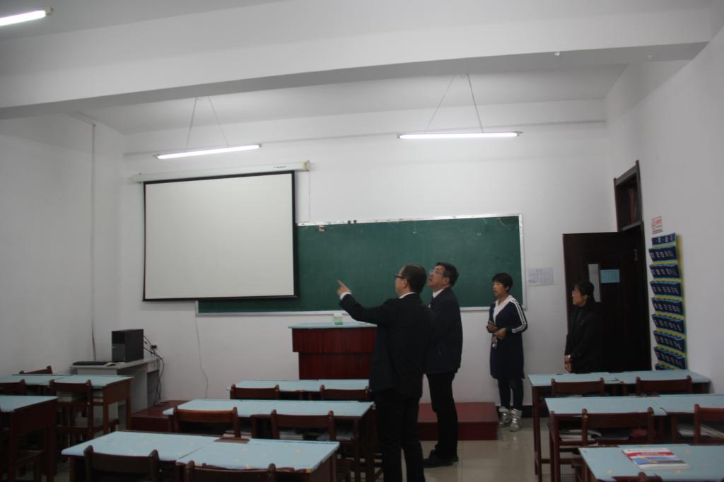 麻昌杰書記到旅游商務(wù)學院調(diào)研指導工作