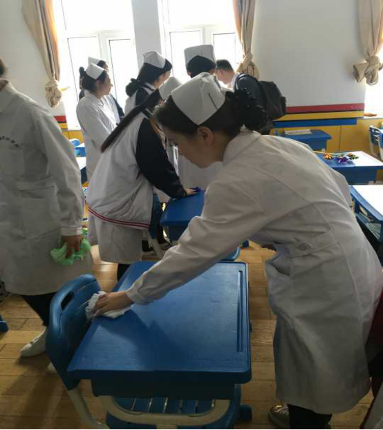 醫(yī)學(xué)技術(shù)學(xué)院開展“送溫暖獻(xiàn)愛心”主題公益活動
