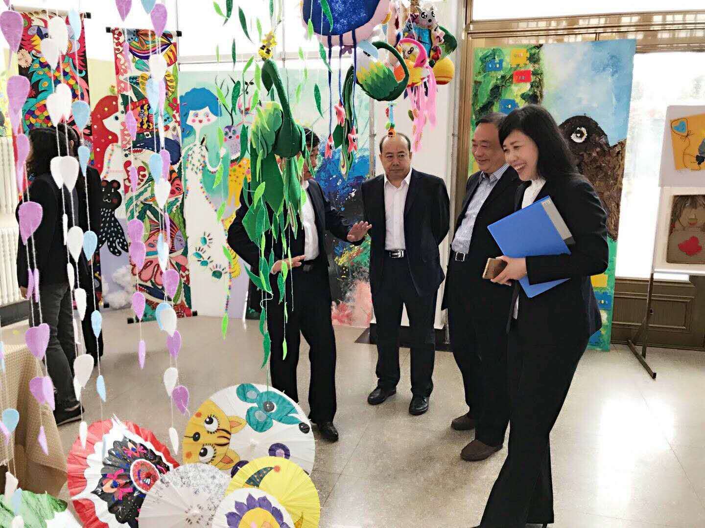 師范學(xué)院學(xué)前教育專業(yè)職業(yè)教育周活動之一幼兒園美術(shù)手工作品展圓滿結(jié)束