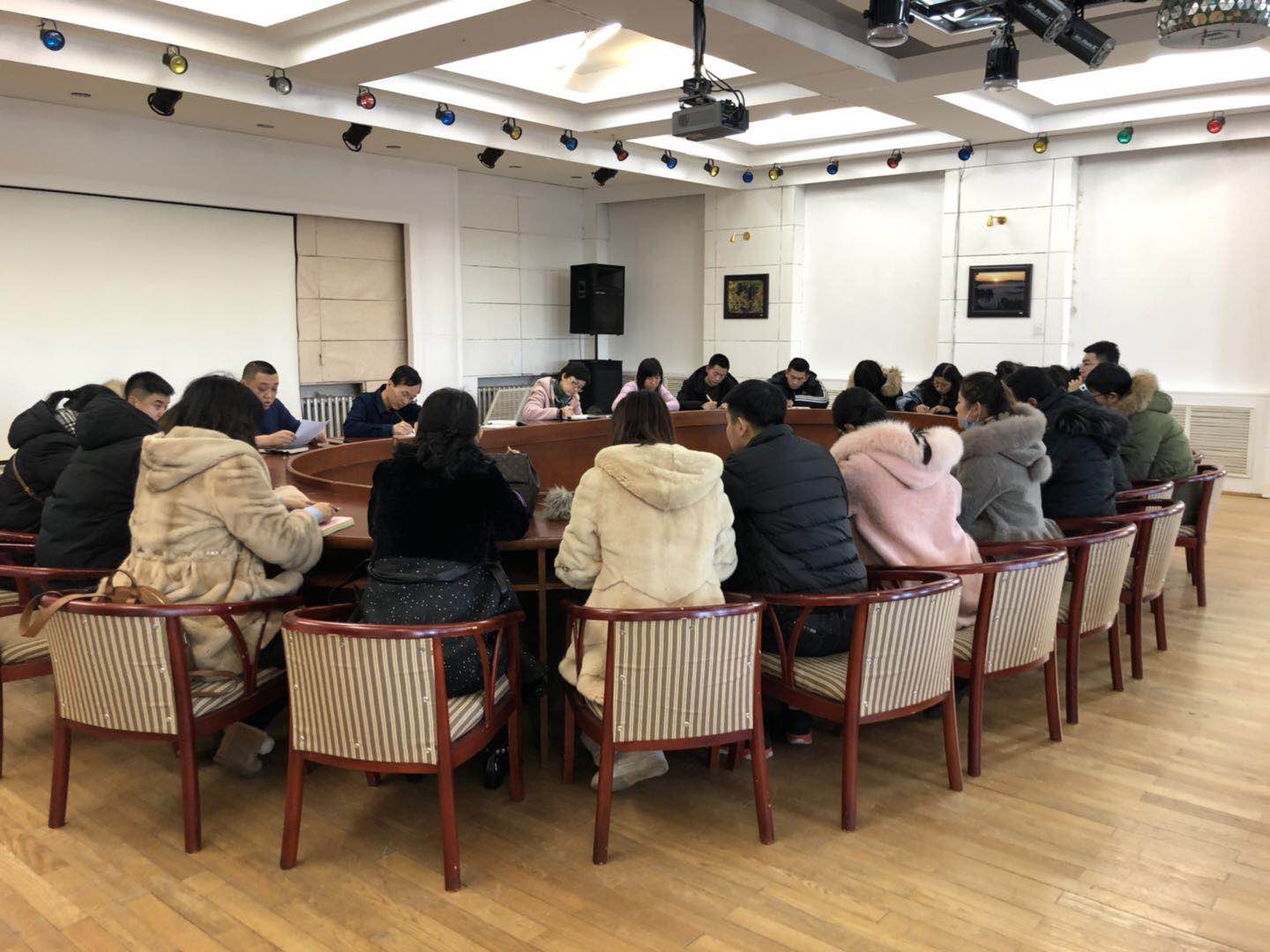 學(xué)生資助管理中心組織召開“進(jìn)一步解放思想、推動學(xué)生資助工作高質(zhì)量發(fā)展討論會”