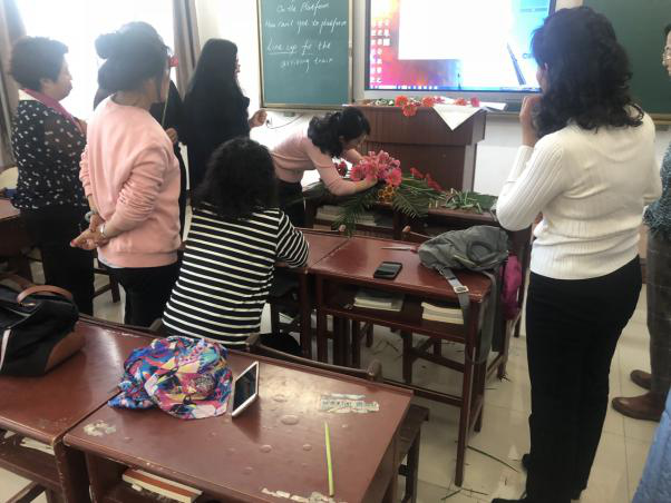 提高職業(yè)素養(yǎng)，打造職業(yè)形象——旅游商務學院積極開展校內(nèi)分享課