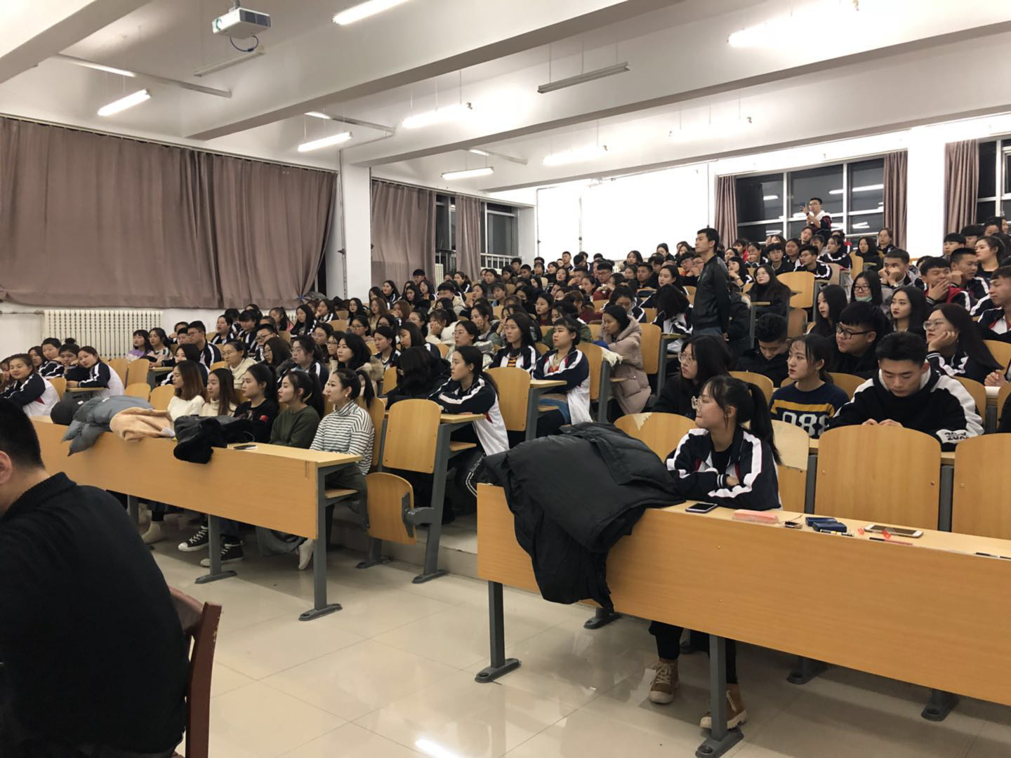 醫(yī)學技術學院“學會感恩、與愛同行”巡回演講完美收官