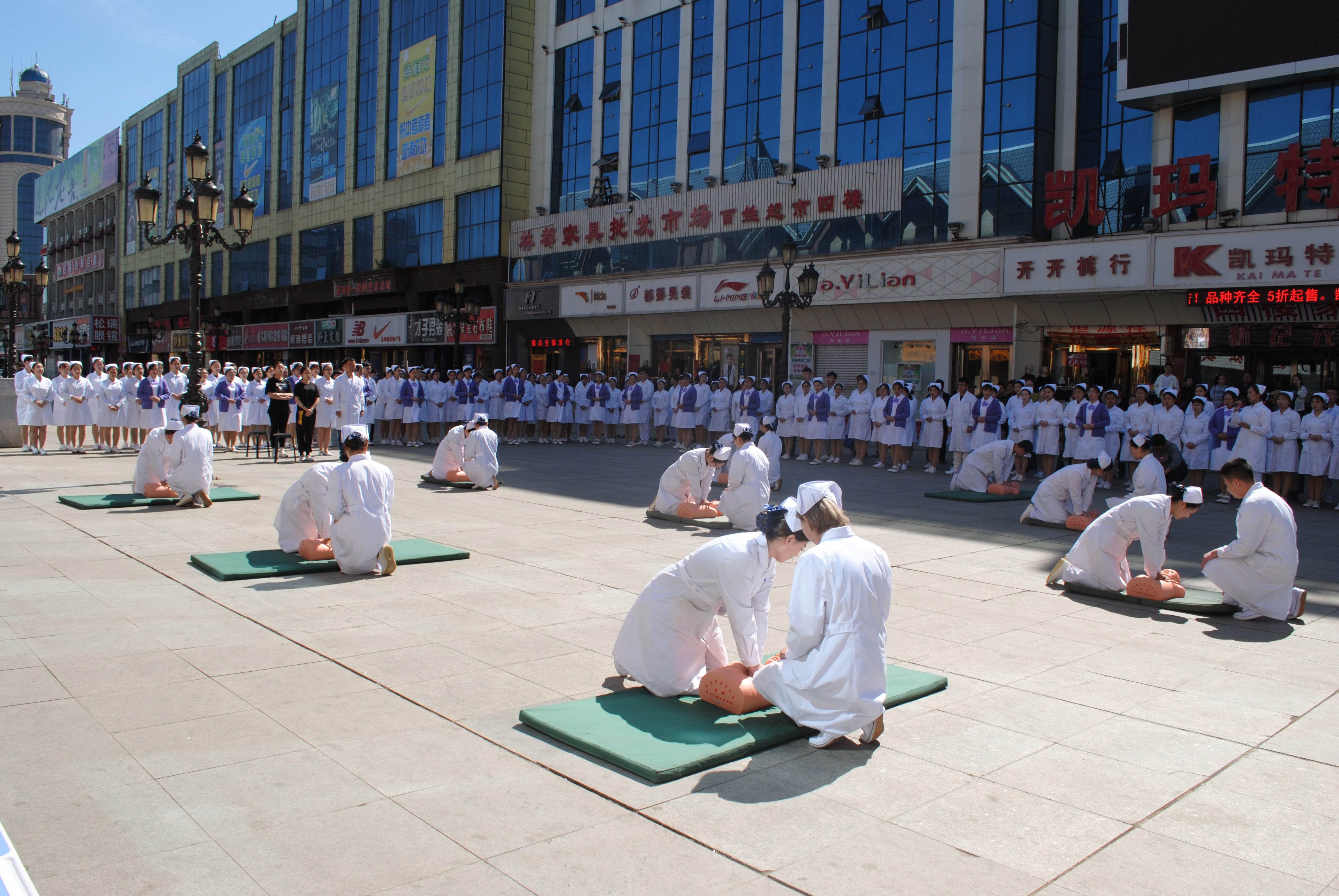 醫(yī)學(xué)技術(shù)學(xué)院職業(yè)教育活動走進社區(qū)