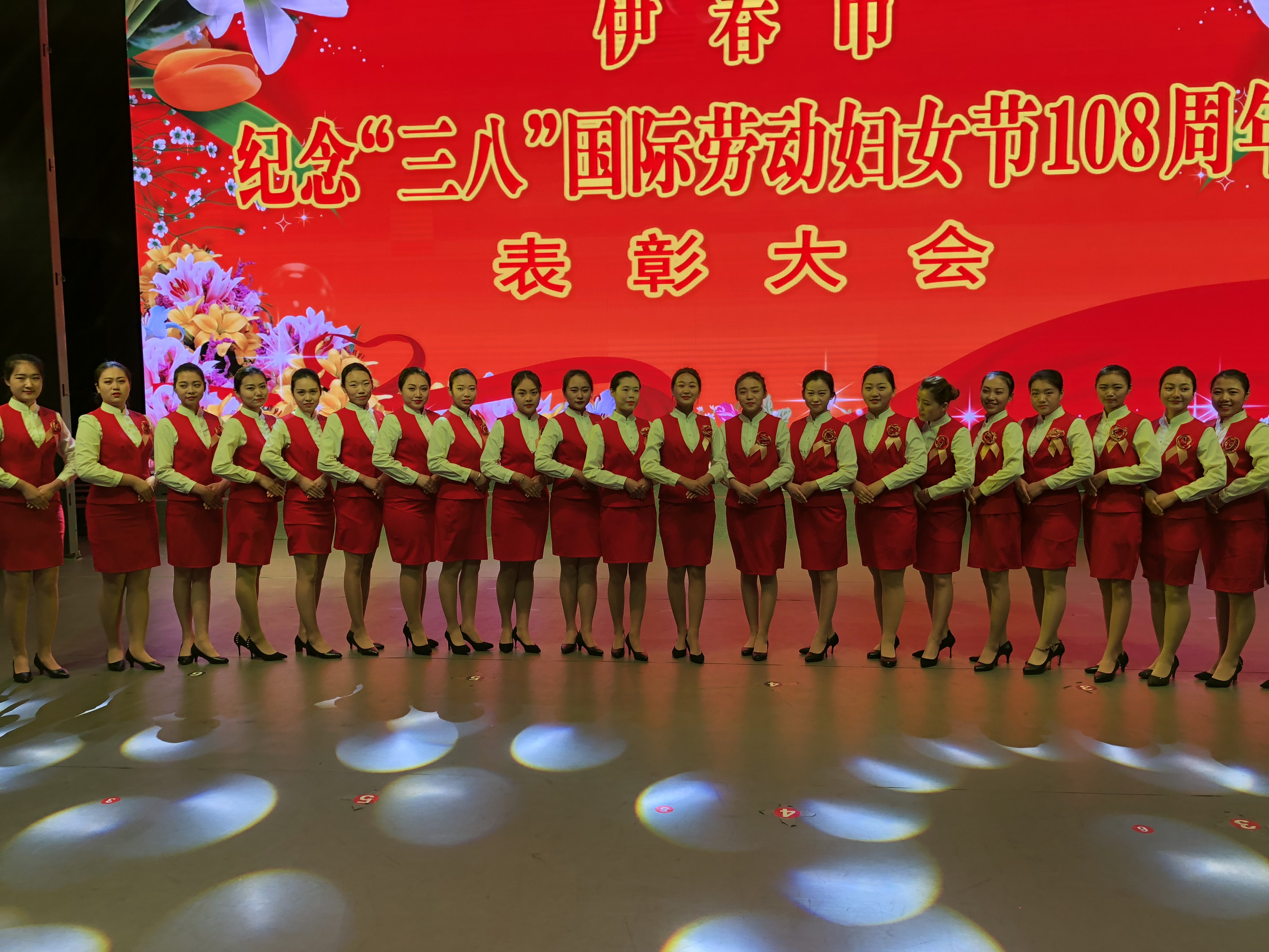 旅游商務(wù)學(xué)院高鐵專業(yè)學(xué)生為我市大型活動(dòng)提供志愿服務(wù)