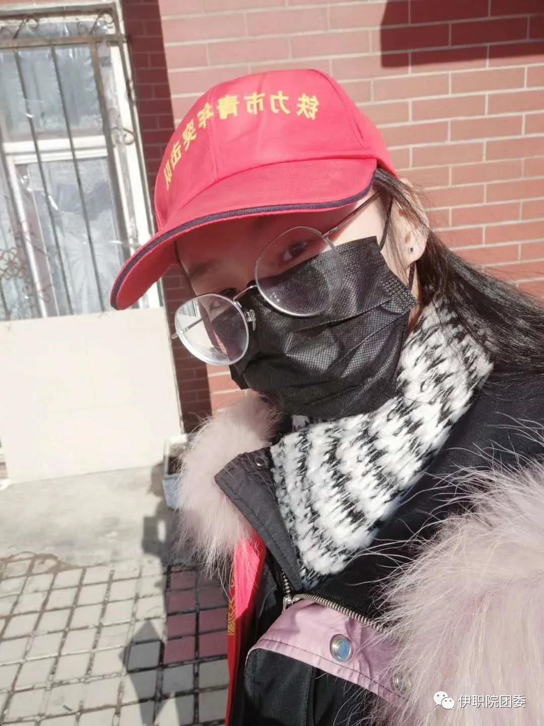 職院學(xué)子用實際行動踐行“雷鋒”精神