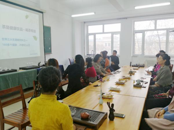 提高職業(yè)素養(yǎng)，打造職業(yè)形象——旅游商務學院積極開展校內(nèi)分享課