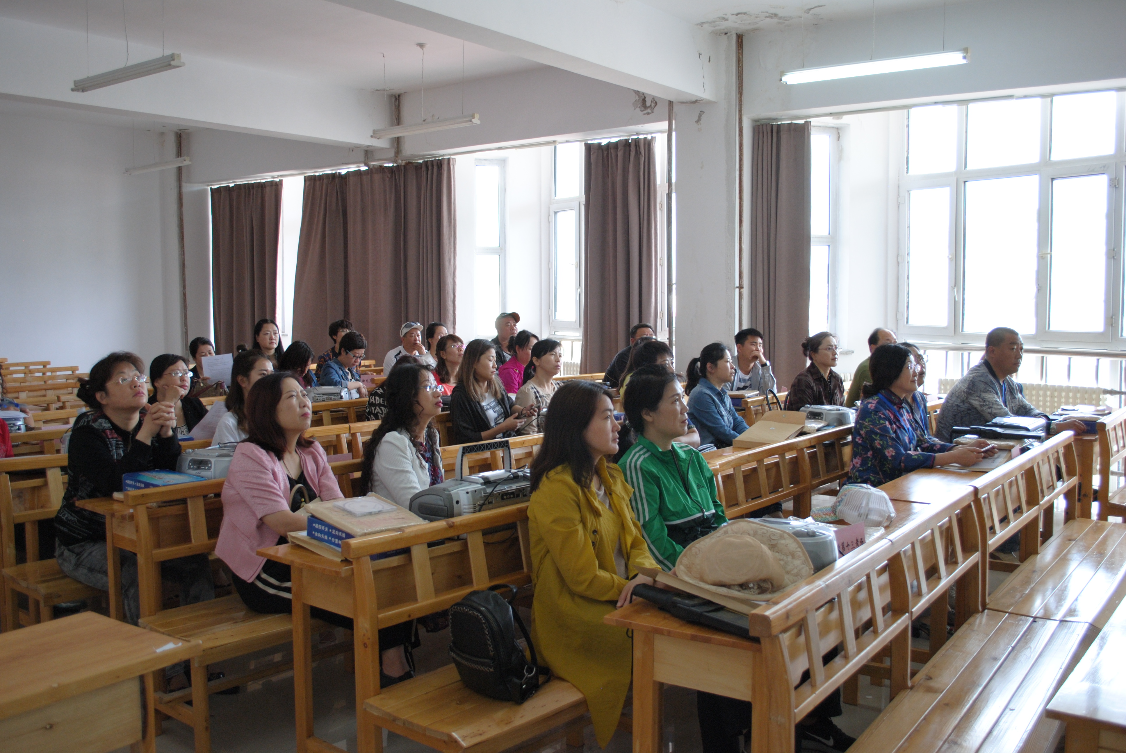 我院圓滿完成2018上半年大學(xué)外語四六級和英語應(yīng)用能力考試工作