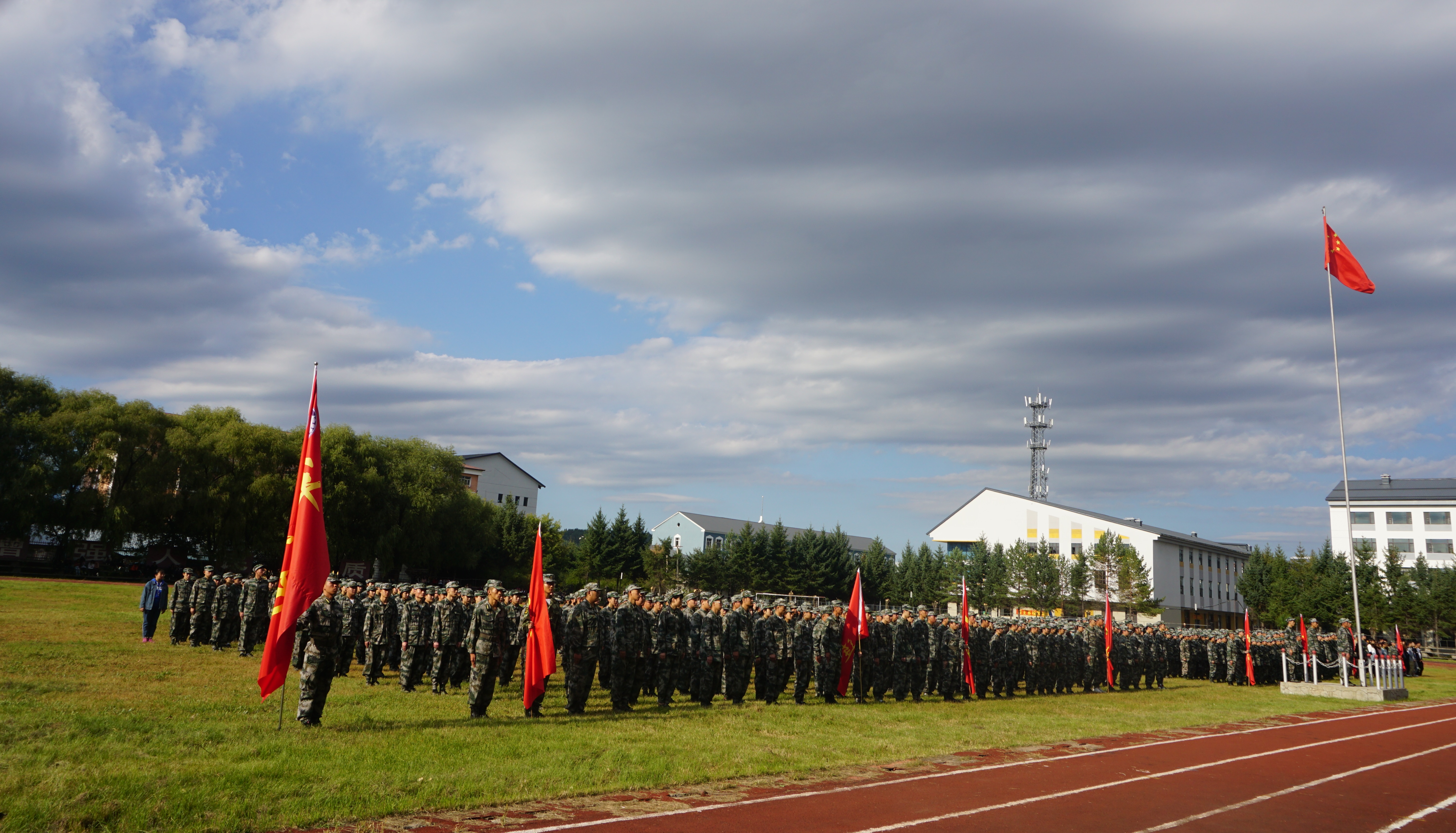 我校舉行2018級新生軍訓(xùn)動員大會