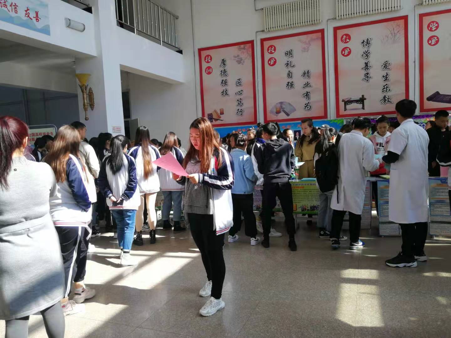 伊春市第七屆大中城市聯(lián)合招聘高校畢業(yè)生專場活動—就業(yè)創(chuàng)業(yè)指導(dǎo)校園行動