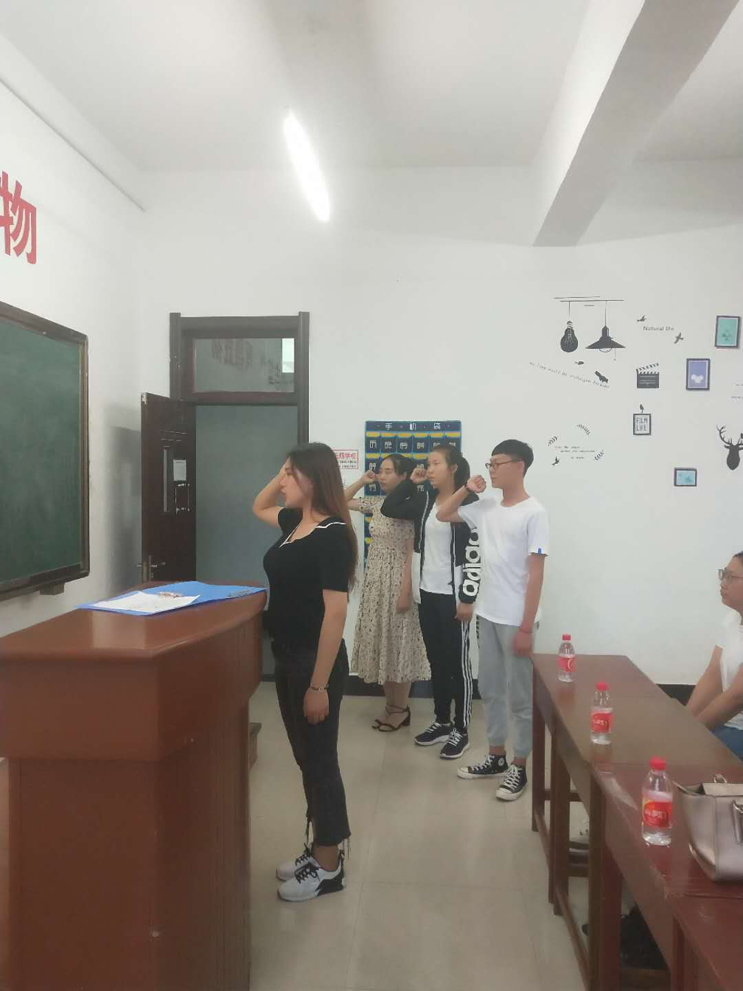 校團(tuán)委組織各學(xué)院團(tuán)總支開展“不忘初心，牢記使命”慶祝中國共產(chǎn)黨成立98周年主題團(tuán)日活動
