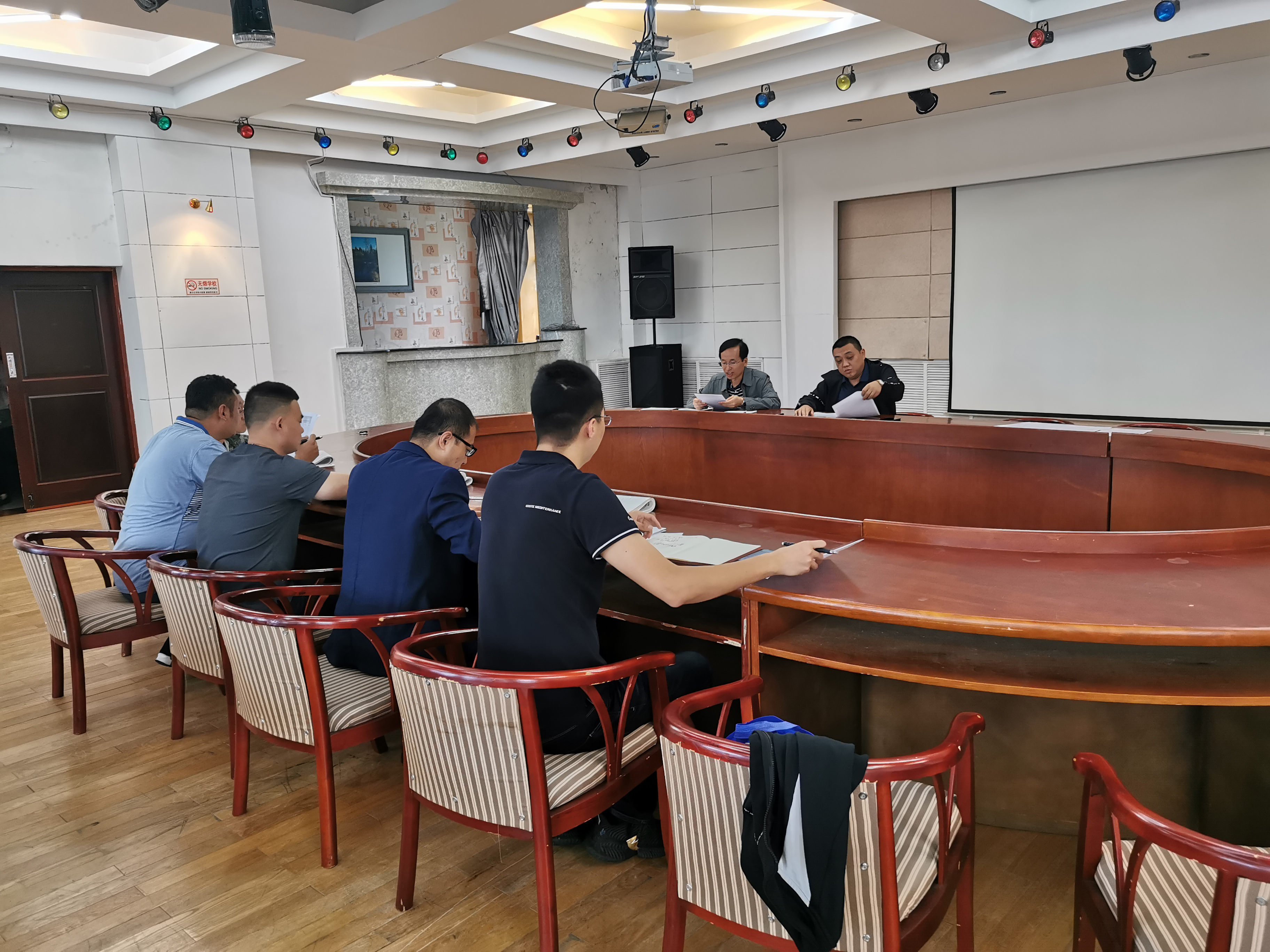 伊春職業(yè)學(xué)院學(xué)生資助管理中心召開2019年秋季學(xué)期推進(jìn)學(xué)生資助工作大會(huì)