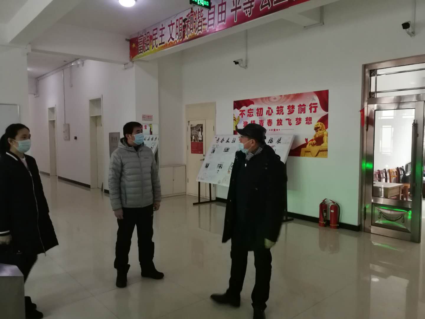 校領(lǐng)導(dǎo)走訪慰問留學(xué)生_檢查疫情防控工作落實(shí)情況