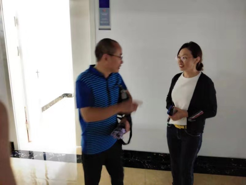 醫(yī)學技術學院組織新生家長參觀醫(yī)學實訓大樓