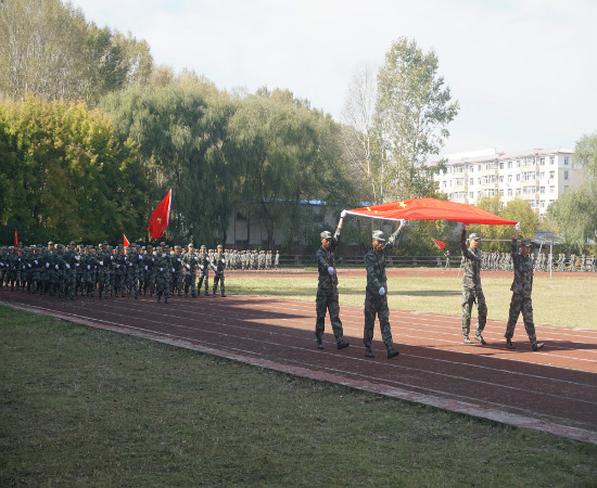 我校舉行2018級新生軍訓(xùn)匯報暨總結(jié)表彰大會