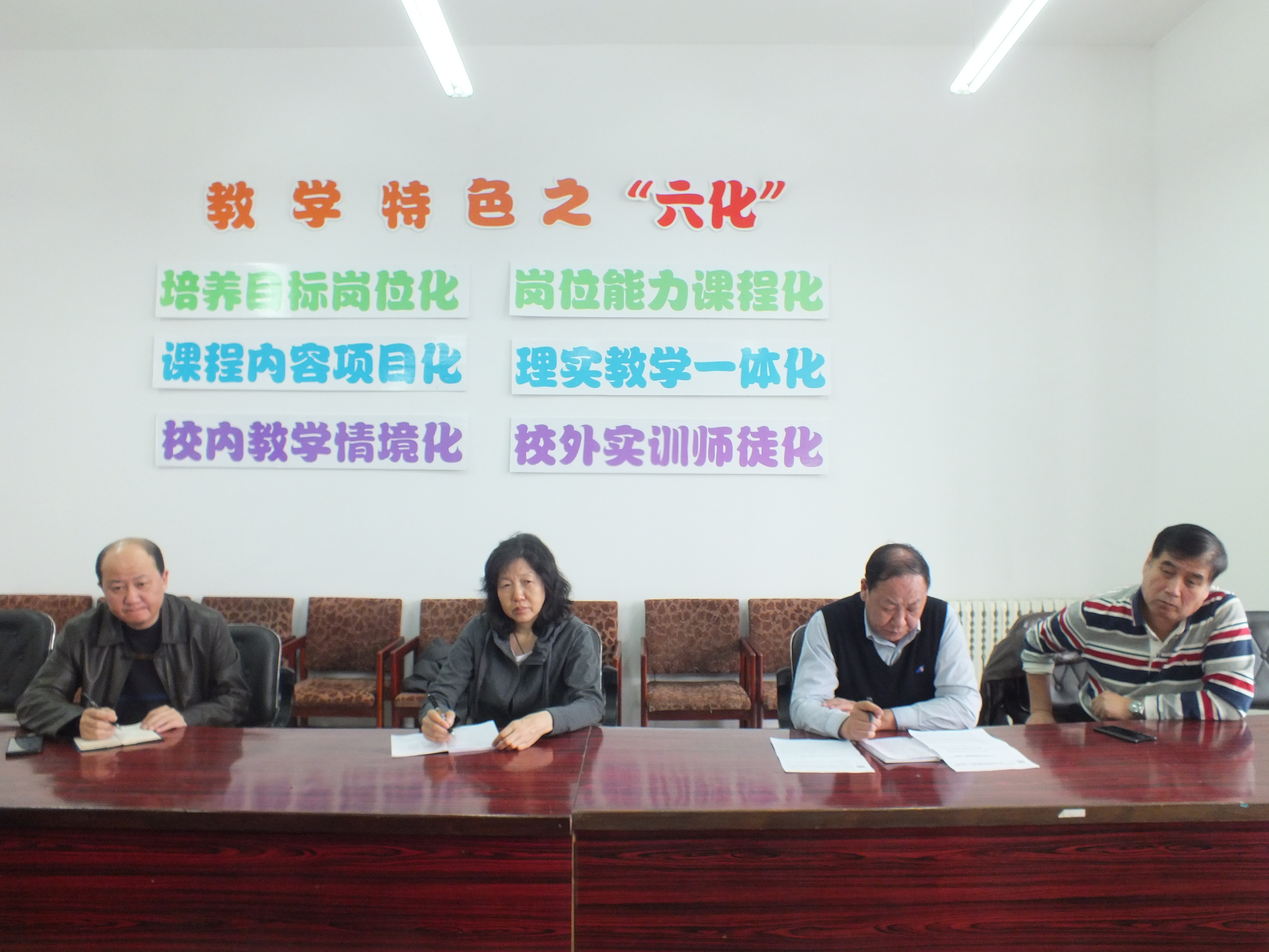 公共教育學(xué)院召開思想政治理論教育座談會