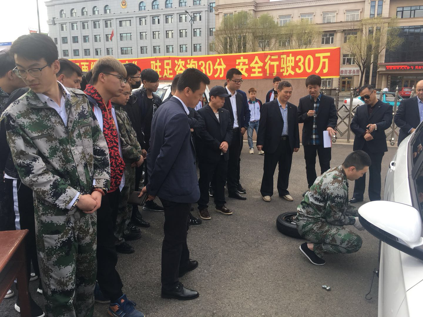 工程技術(shù)學(xué)院2018年職業(yè)教育周活動(dòng)周報(bào)道
